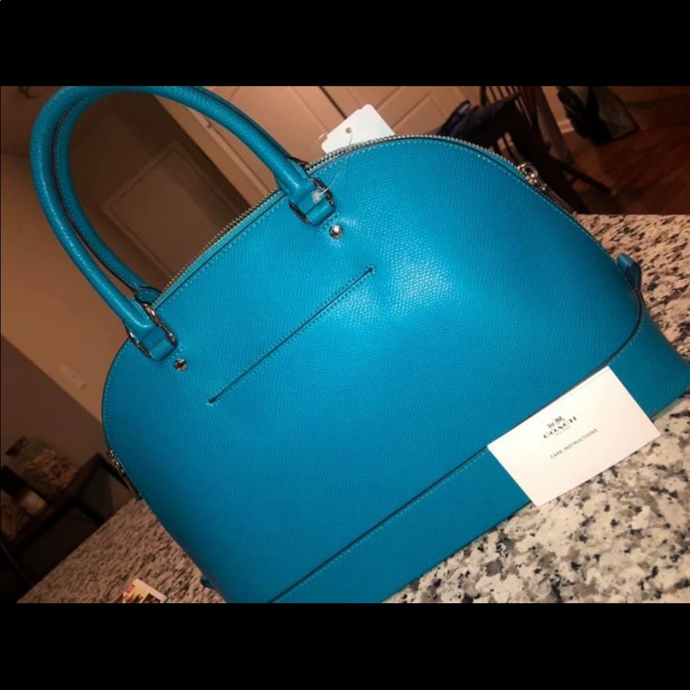 Never used - coach purse - Picture 3 of 4